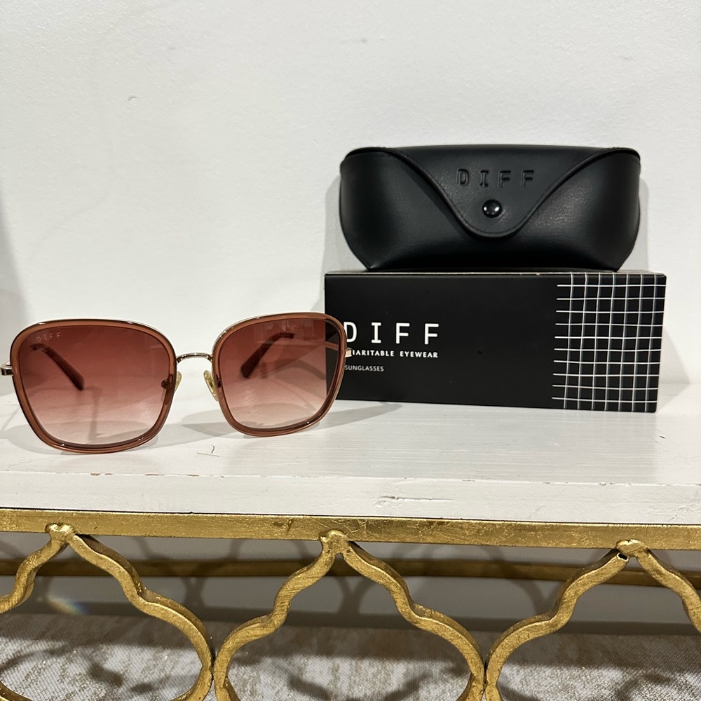 Diff Eyewear Sunglasses With Gradient Lenses - image 5